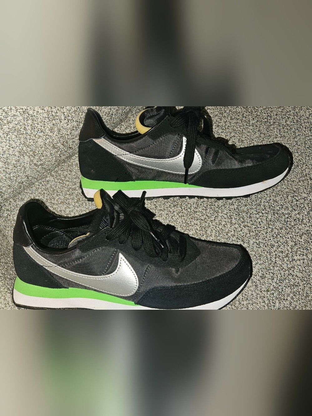 Nike Black & Silver Low-Profile Runners with Green Accent